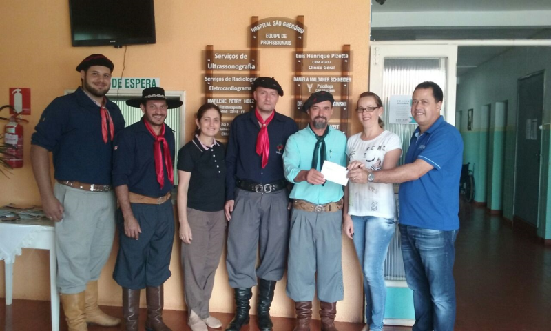  GRUPO DE CAVALARIANOS FAZ DOAÇÃO AO HOSPITAL